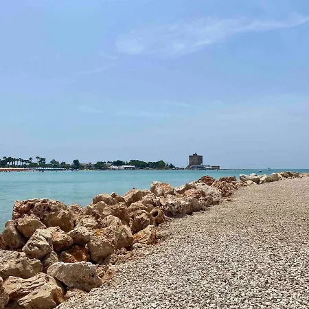 House With Garden 30 Meters From The Sea شقة