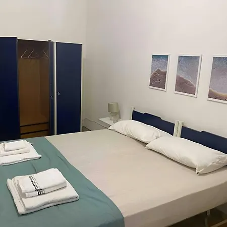 House With Garden 30 Meters From The Sea شقة Torre Squillace