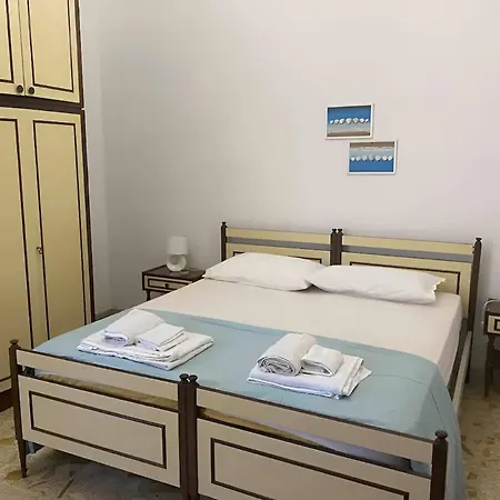 House With Garden 30 Meters From The Sea شقة